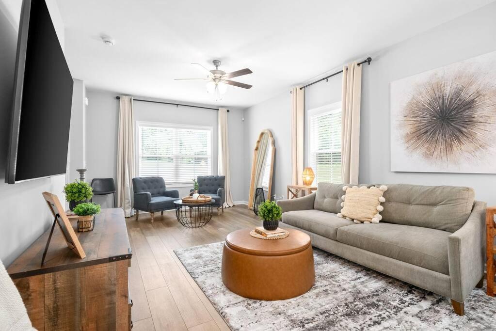 One-Of-A-Kind Smart, Cookie Themed Home For Up To 6 Clarksville Dış mekan fotoğraf