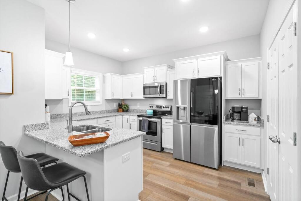 One-Of-A-Kind Smart, Cookie Themed Home For Up To 6 Clarksville Dış mekan fotoğraf