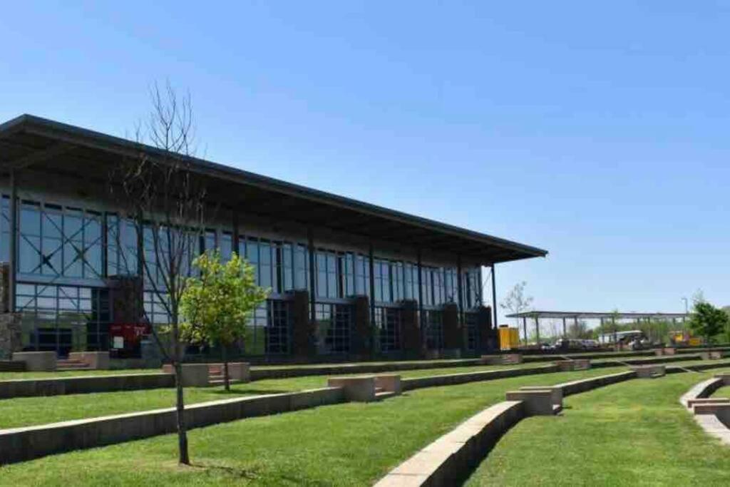 One-Of-A-Kind Smart, Cookie Themed Home For Up To 6 Clarksville Dış mekan fotoğraf