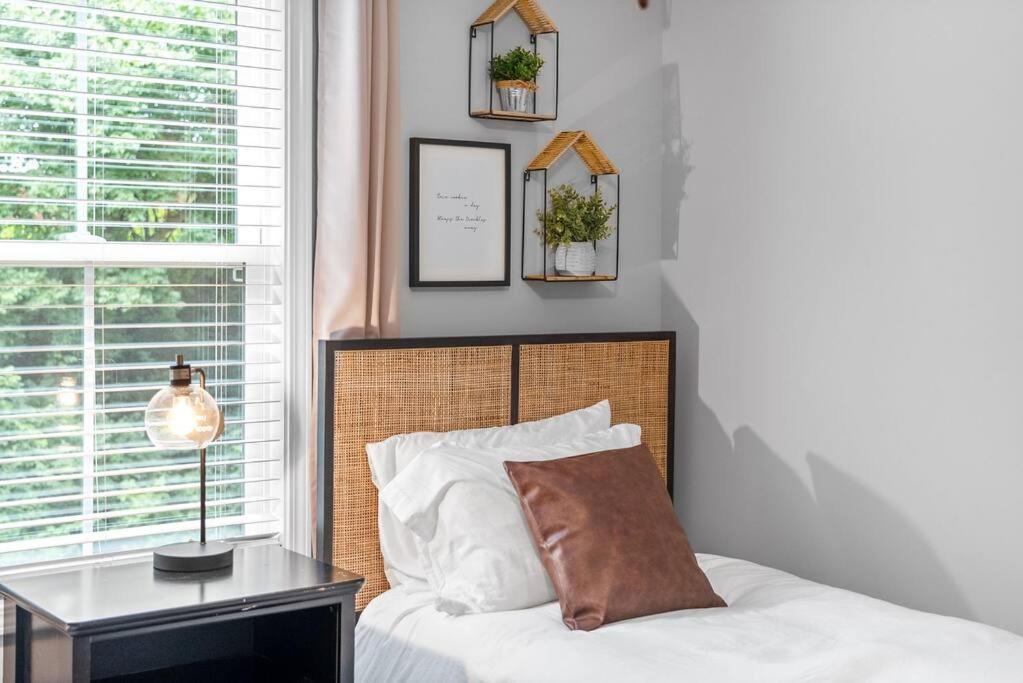 One-Of-A-Kind Smart, Cookie Themed Home For Up To 6 Clarksville Dış mekan fotoğraf