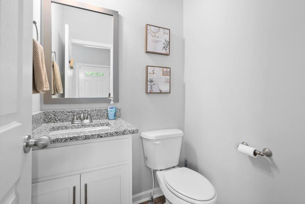 One-Of-A-Kind Smart, Cookie Themed Home For Up To 6 Clarksville Dış mekan fotoğraf