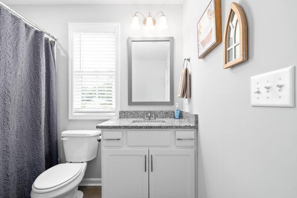 One-Of-A-Kind Smart, Cookie Themed Home For Up To 6 Clarksville Dış mekan fotoğraf