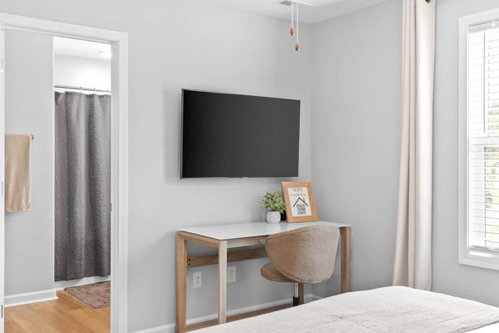 One-Of-A-Kind Smart, Cookie Themed Home For Up To 6 Clarksville Dış mekan fotoğraf