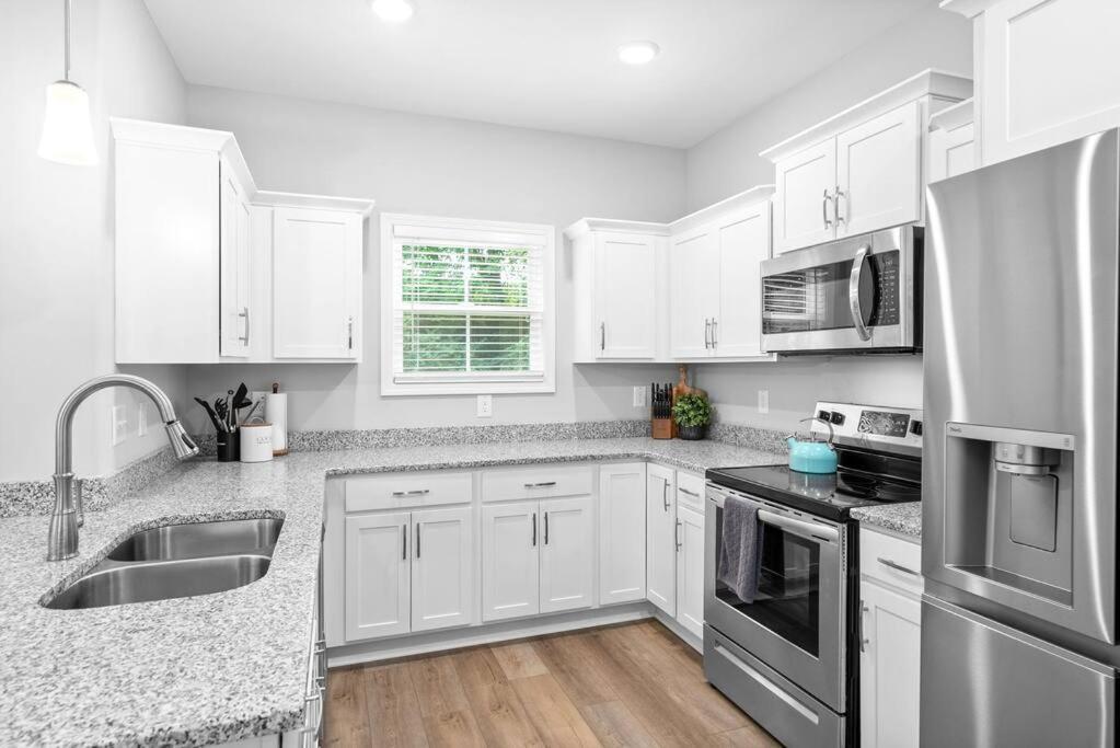 One-Of-A-Kind Smart, Cookie Themed Home For Up To 6 Clarksville Dış mekan fotoğraf