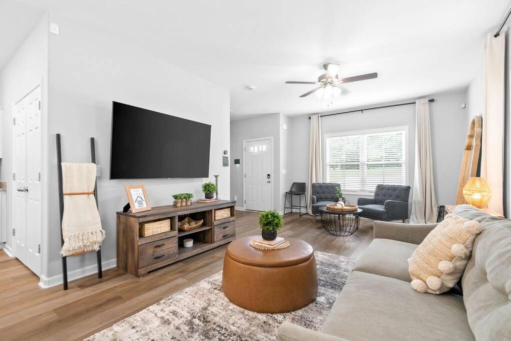 One-Of-A-Kind Smart, Cookie Themed Home For Up To 6 Clarksville Dış mekan fotoğraf