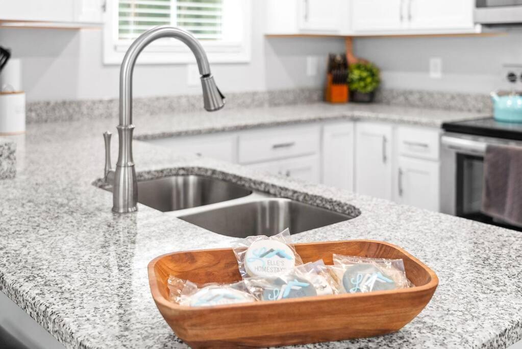One-Of-A-Kind Smart, Cookie Themed Home For Up To 6 Clarksville Dış mekan fotoğraf